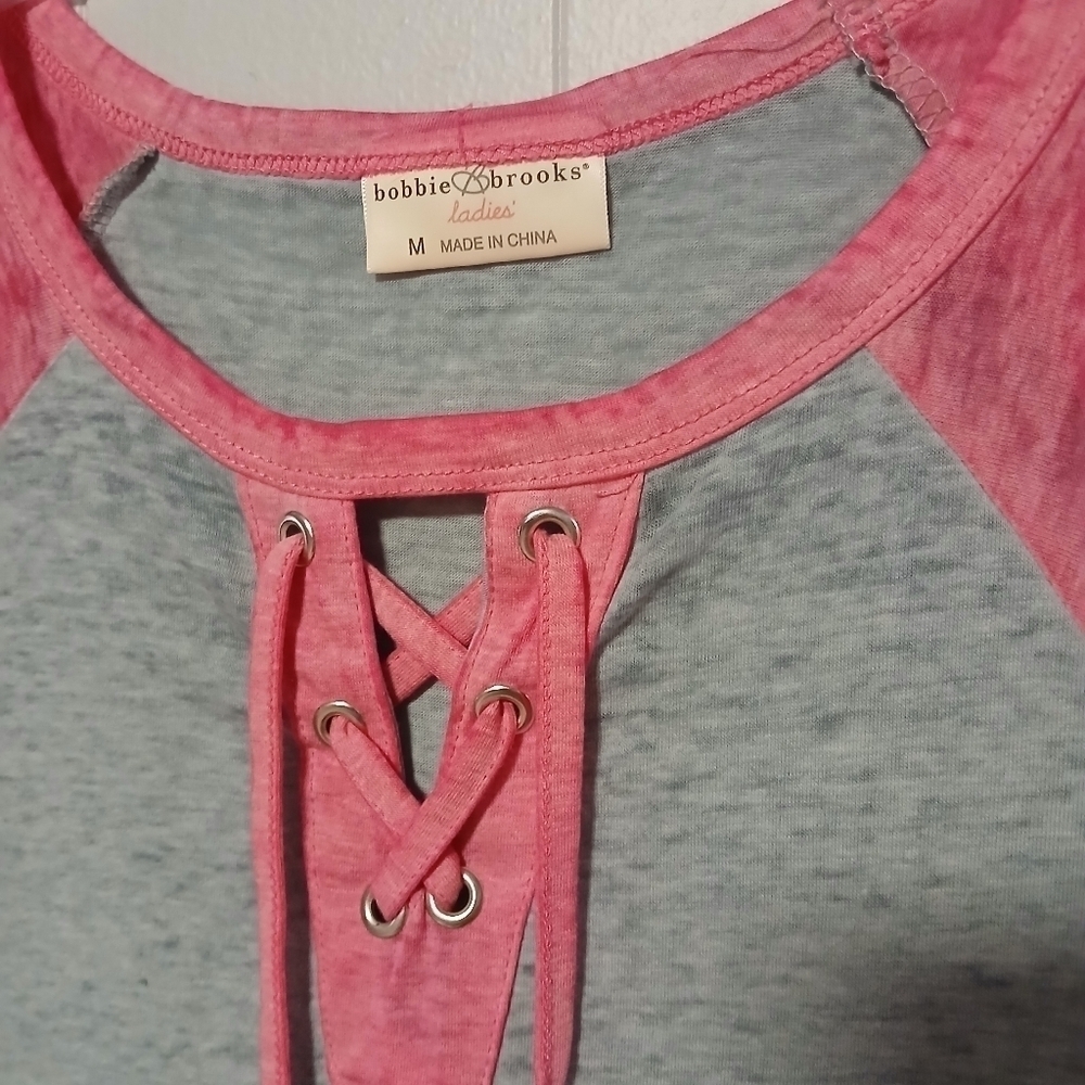 Bobbie Brooks NWT ladies short sleeve Pullover top. Size Medium. - Picture 4 of 7